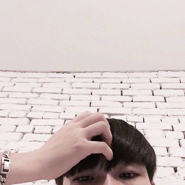 东士凝伟