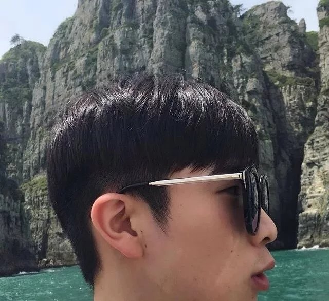 步弘俊瑗