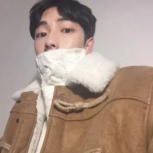 逄璐翠馨